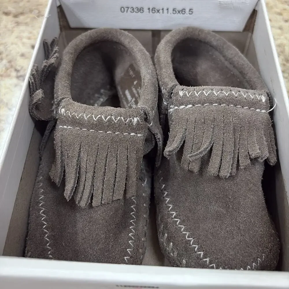 Minnetonka Riley Kids Size 4 Fringe Moccasins Grey booties